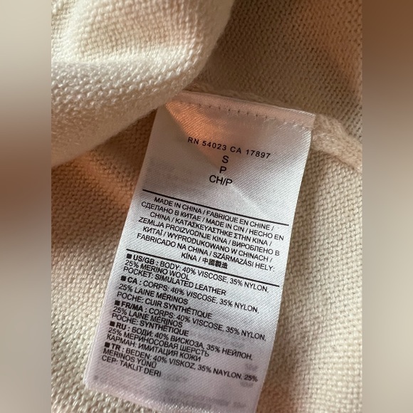 Banana Republic Sweater with pockets - Picture 5 of 9